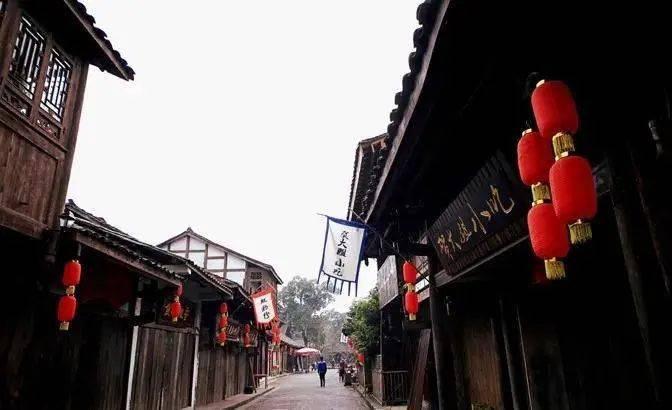 63岁的杨丽萍回大理陪伴老母亲,脸色红润,这个年纪的她为何还不退休?——小而全的有问必答平台