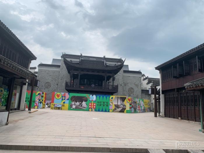 五菱荣光， 勉强起火之后， 自动加油门怎么回事？ 空档转速到五， 而且转速一直不下来。 然