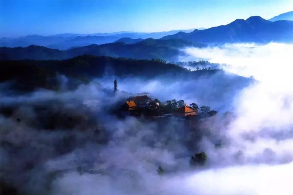 你好 我想请教一个关于恋爱和结婚的问题 我住在我男朋友的家一段时间了 我男朋友亲戚知道我跟我男朋友游戏画面